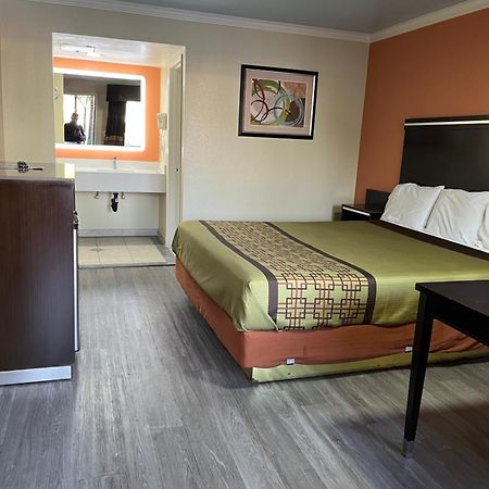 Rivera Inn & Suites Motel Pico Rivera Bagian luar foto