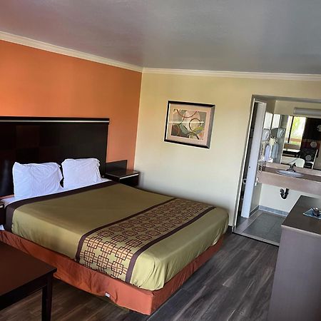 Rivera Inn & Suites Motel Pico Rivera Bagian luar foto