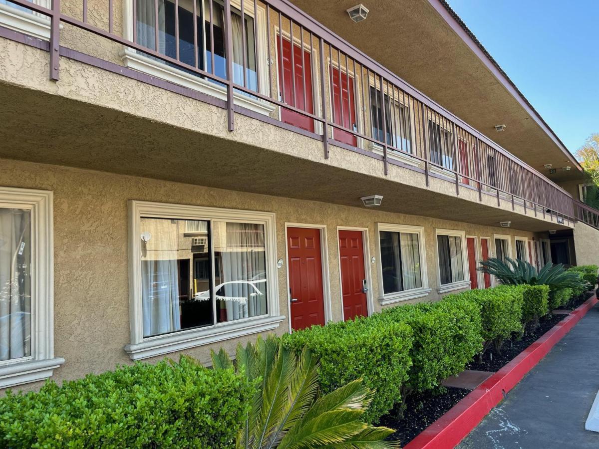 Rivera Inn & Suites Motel Pico Rivera Bagian luar foto