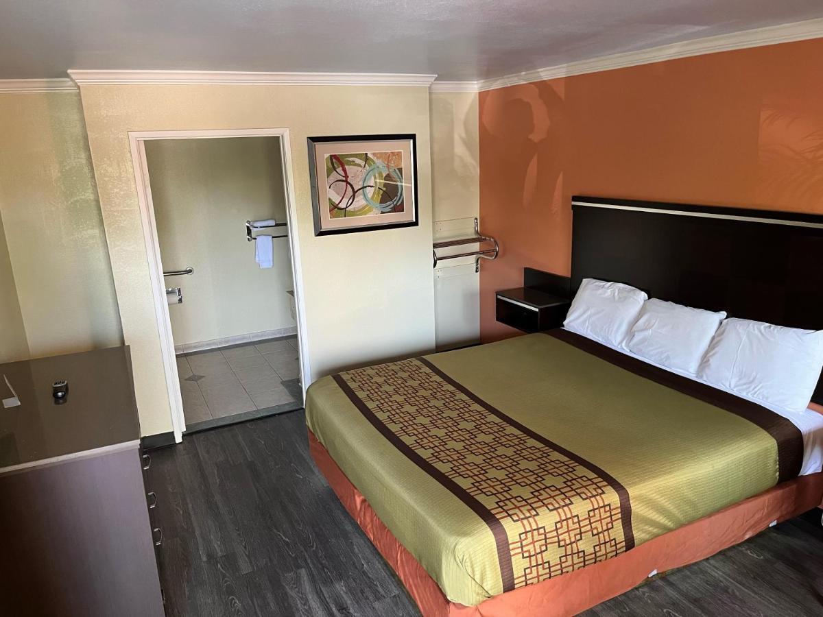 Rivera Inn & Suites Motel Pico Rivera Bagian luar foto