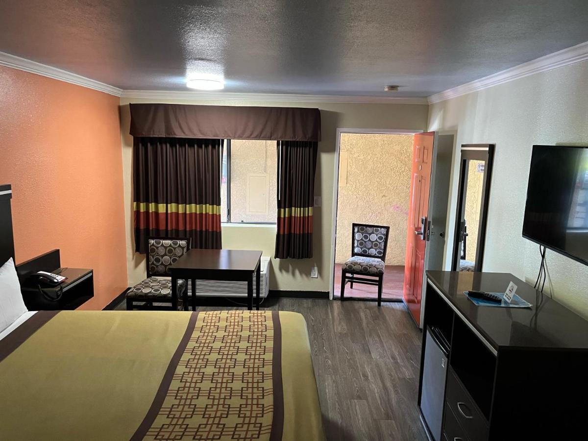 Rivera Inn & Suites Motel Pico Rivera Bagian luar foto