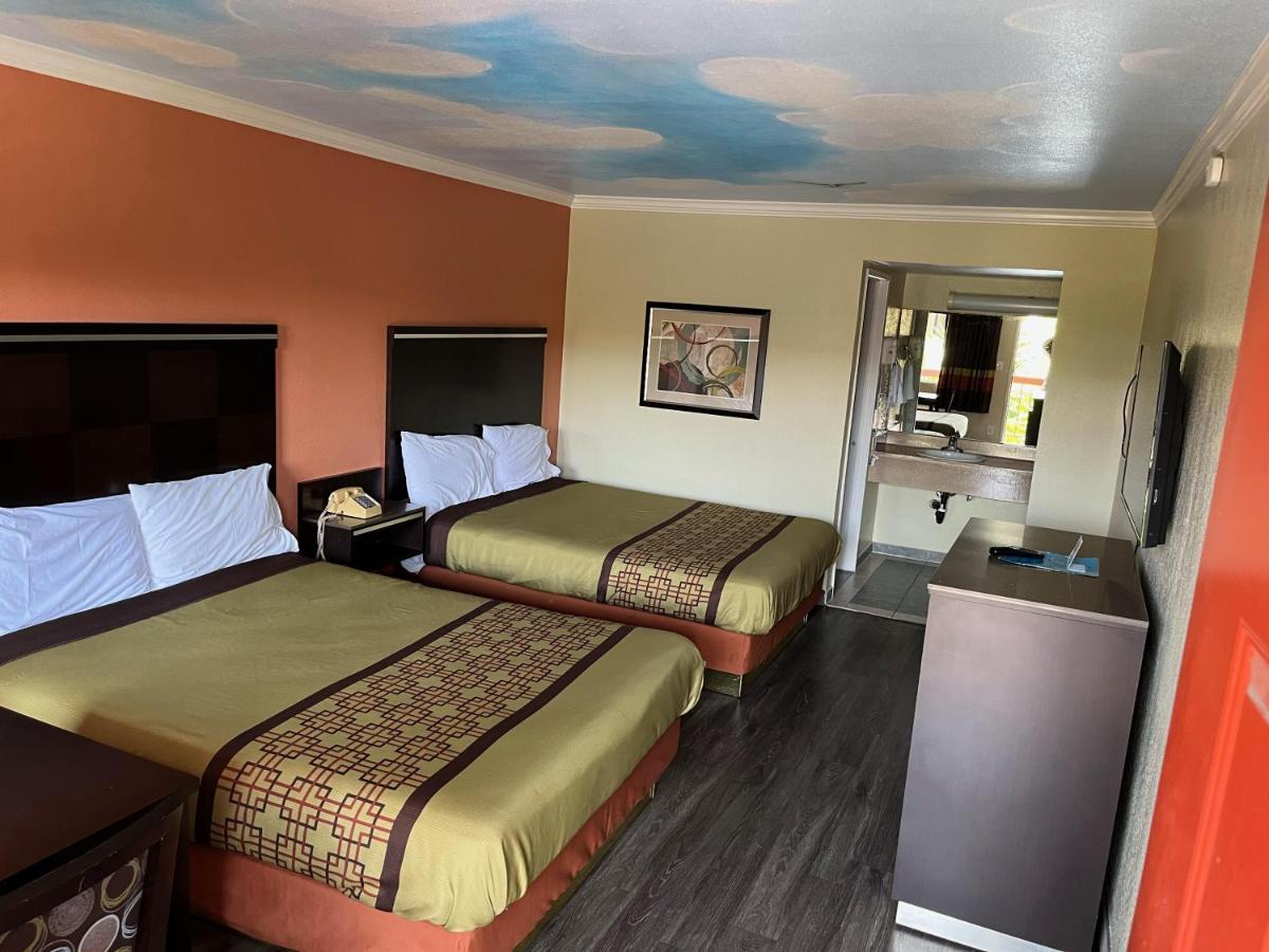 Rivera Inn & Suites Motel Pico Rivera Bagian luar foto