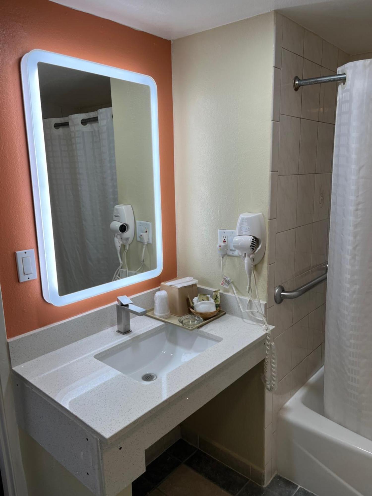 Rivera Inn & Suites Motel Pico Rivera Bagian luar foto