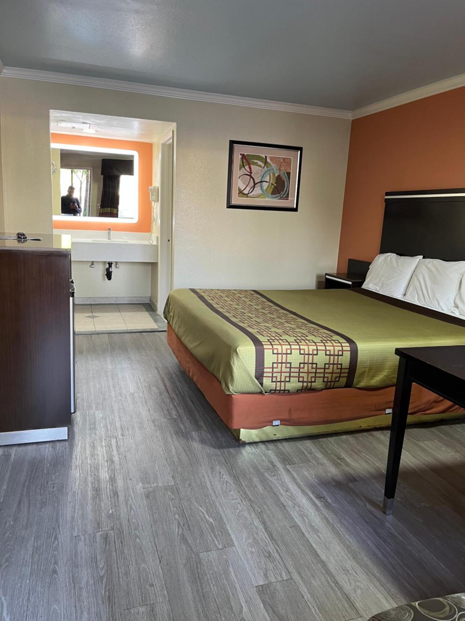 Rivera Inn & Suites Motel Pico Rivera Bagian luar foto