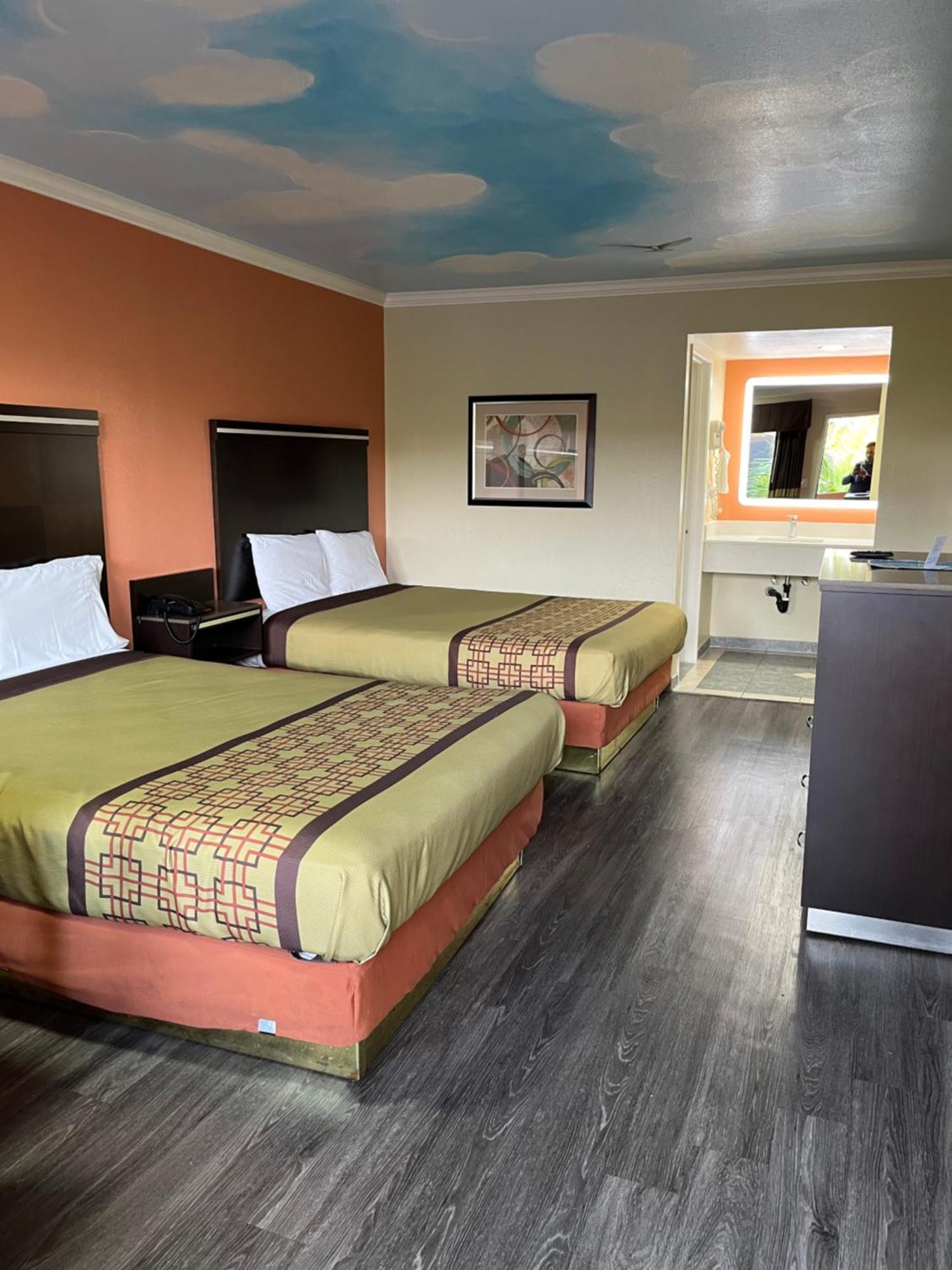 Rivera Inn & Suites Motel Pico Rivera Bagian luar foto